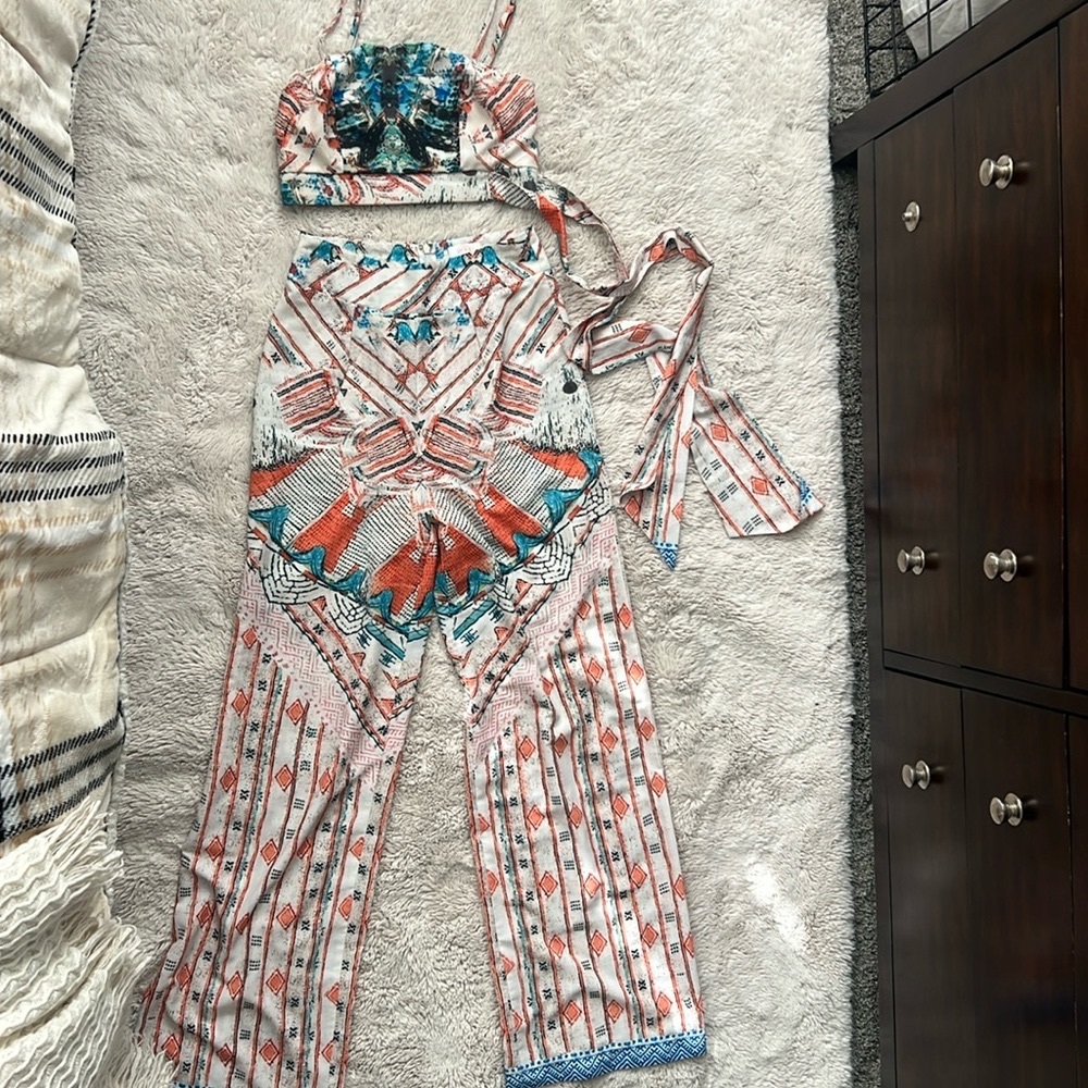 Such a beautiful two piece set of crop top and high waisted trousers for sale!